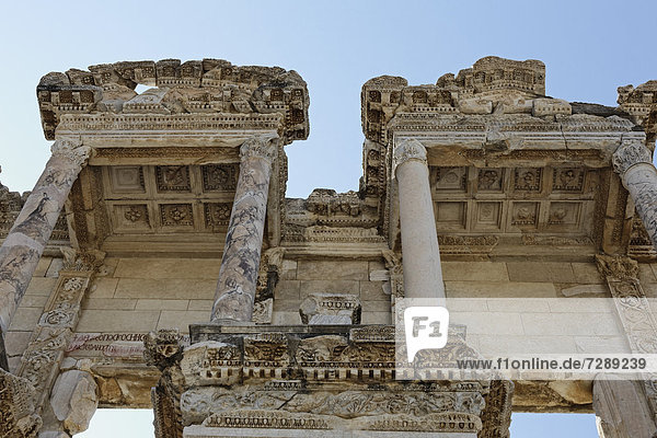 Facade and pillars of the Library of Celsus  UNESCO World Heritage Site  Ephesus  Ephesos  Efes  Izmir  Turkish Aegean  western Turkey  Turkey  Asia