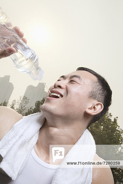 Wasser  Mann  üben  chinesisch  trinken