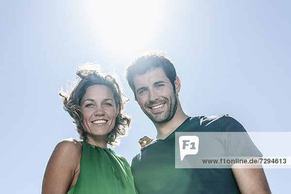 Spanien  Mittleres erwachsenes Paar lächelnd  Portrait