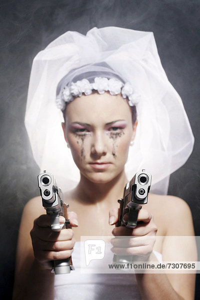 Gun-toting moll
