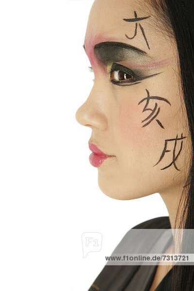Young Filipino woman sporting a Geisha look