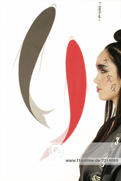 Young Filipino woman sporting a Geisha look