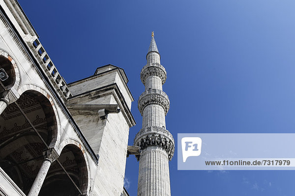 Minarett der Sultan-Ahmed-Moschee  Camii  oder Blaue Moschee  Sultanahmet  Altstadt  UNESCO-Weltkulturerbe  Istanbul  Türkei  Europa