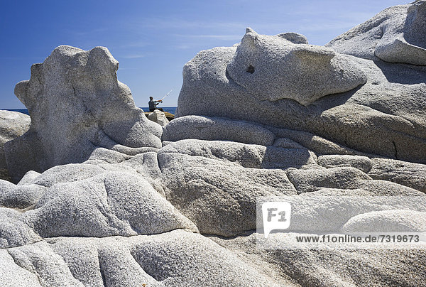 Felsbrocken sitzend Europa Angler Granit Italien Sardinien