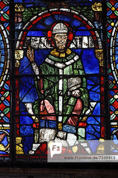 Glasfenster im Chor mit Thomas Becket  Kathedrale von Canterbury  Region Südostengland  Verwaltungsgrafschaft Kent  England  Großbritannien  Europa