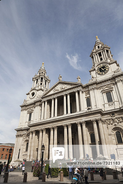Fassade der St. Paul's Cathedral  von Ludgate Hill  London  England  Großbritannien  Europa