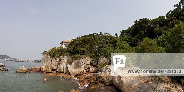 Tempel an der Küste  Cheung Chau  Hong Kong  China
