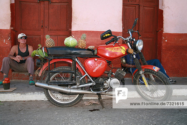 benutzen Verkäufer Straße Motorrad lateinamerikanisch Trinidad und Tobago Kuba Umsatz