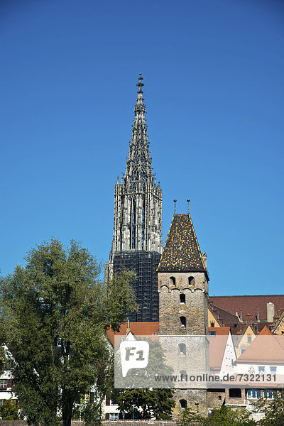 Europa über Ansicht Donau Baden-Württemberg Bayern Deutschland Metzgerturm Klosterkirche Schwaben Ulm