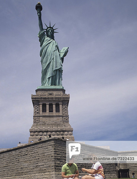 Vereinigte Staaten von Amerika  USA  Freiheit  Statue  jung  neu