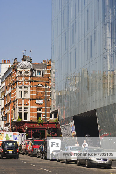 Wardour Street mit dem W London Hotel  Leicester Square  West End  Stadtteil City of Westminster  London  England  Großbritannien  Europa