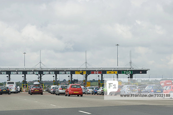 Autobahn M4  Mautstellen auf der Second Severn Crossing-Brücke  Wales  Großbritannien  Europa
