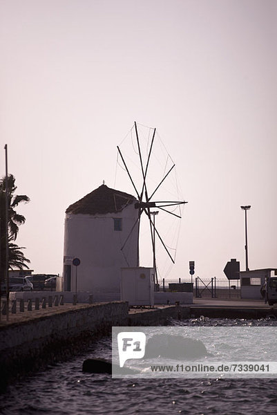 Griechische Windmühle auf dem Seeweg