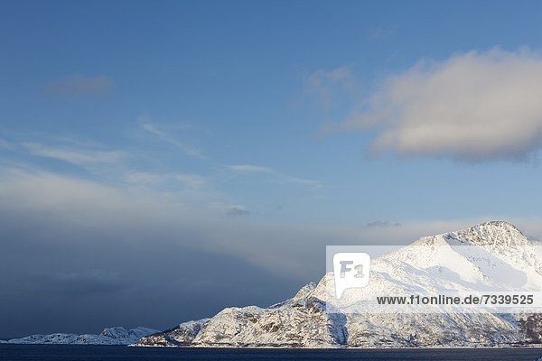 Grotfjord im Winter  Tromsö  Norwegen  Europa