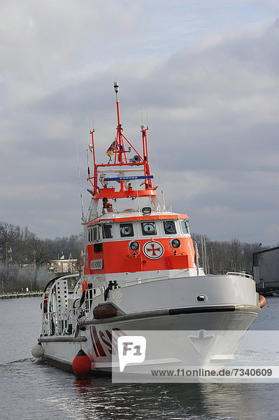 Hans Hackmack  sea rescue service  23.1m  entering the port of Neustadt in Holstein to moor near the SAR-School for Further Education  Neustadt  Schleswig-Holstein  Germany  Europe