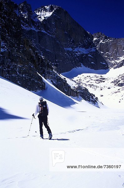 Mensch Rückansicht Ansicht Schnee trekking