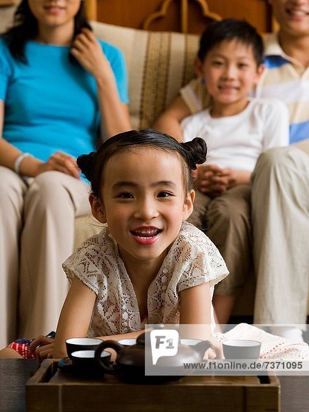 Tasse Bruder Zimmer Menschliche Eltern Hintergrund Mädchen Wohnzimmer Tee