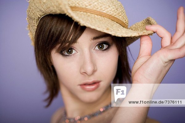Portrait  Jugendlicher  Hut  Kleidung  Strohhut  Stroh  Mädchen