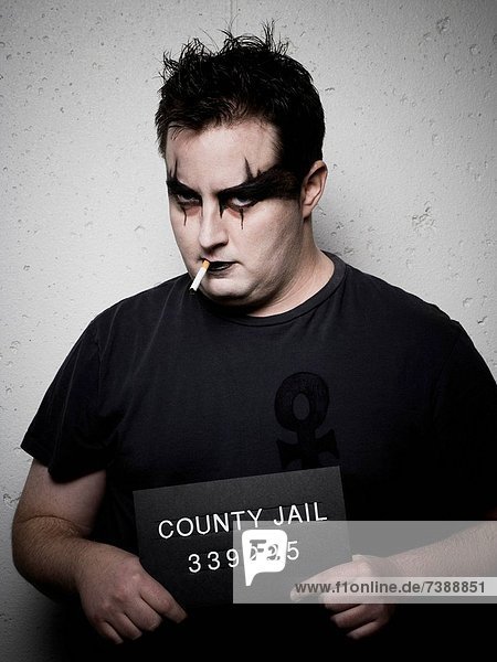 Mann Becher schießen Gotik