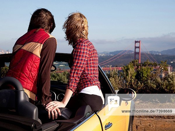 Vereinigte Staaten von Amerika USA entfernt sitzend sehen Auto Cabrio jung Kalifornien Golden Gate Bridge San Francisco