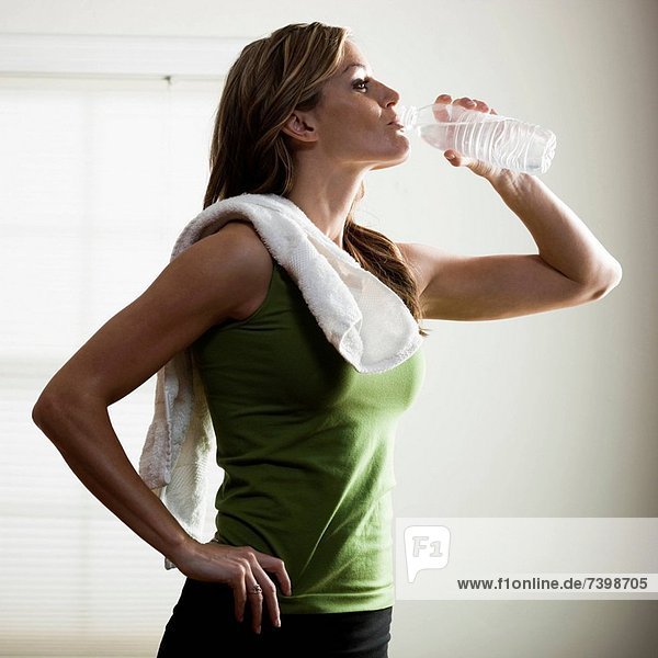 Vereinigte Staaten von Amerika  USA  Wasser  Frau  Handtuch  jung  trinken  Flasche  Utah