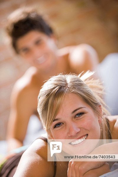 liegend liegen liegt liegendes liegender liegende daliegen sitzend Bett
