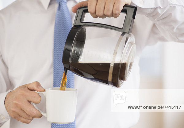 Pouring Kaffee Kaufmann