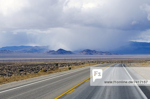 entfernt  nahe  Sturm  Wüste  Nevada  Bundesstraße  vorwärts