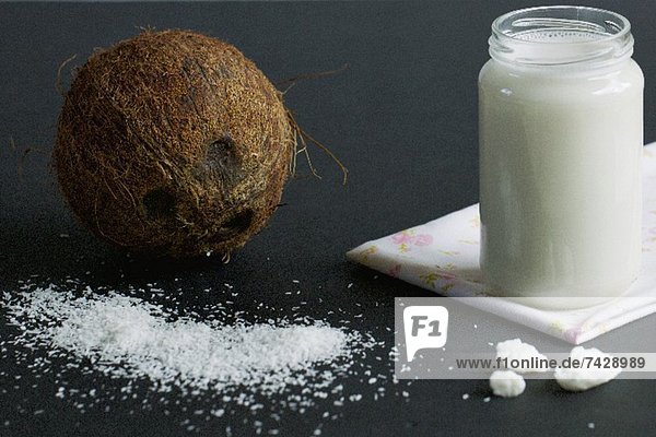 Kokosstilleben mit selbstgemachtem Kokosfett