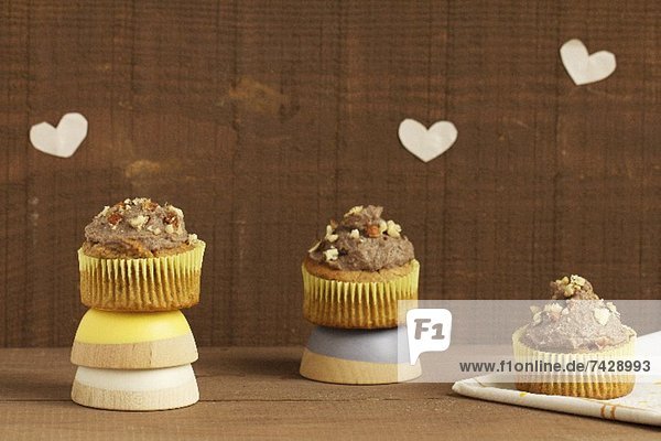 Cupcakes mit süsser Bohnencreme und karamellisierten Nüssen