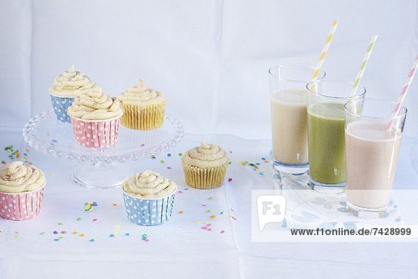 Smoothies und Cupcakes für die Party