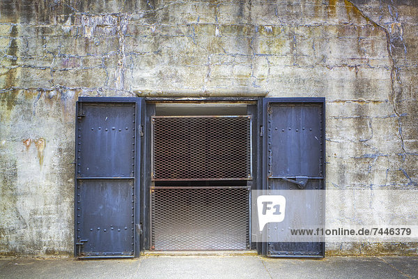 Bunker  Tür  Geschichte  Geräusch  befestigen  Ruine  Fort Flagler State Park  Marrowstone Island  Militär  Platz  Stahl