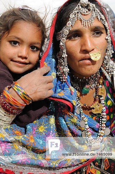 Mir tribe mother and daughter  Gujarat  India  Asia