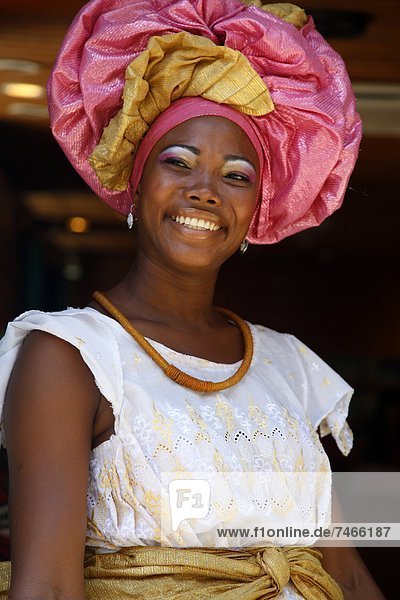 Portrait  Frau  Tradition  Bahia  Brasilien  Ortsteil  Kleid  Pelourinho  Südamerika