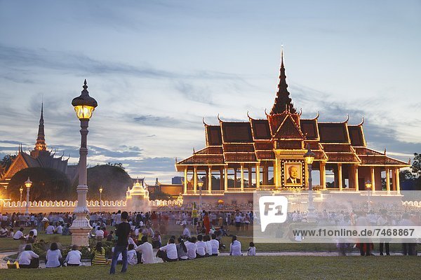 Phnom Penh  Hauptstadt  Außenaufnahme  Monarchie  Palast  Schloß  Schlösser  Südostasien  Vietnam  Asien  Kambodscha  Abenddämmerung