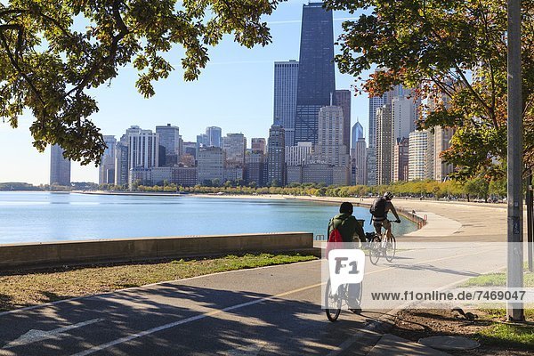 Vereinigte Staaten von Amerika  USA  Wasserrand  Skyline  Skylines  fahren  Fahrradfahrer  See  Nordamerika  vorwärts  Chicago  Illinois  Michigan