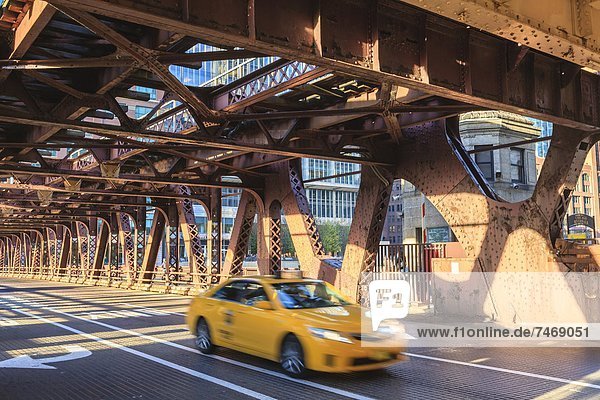 Vereinigte Staaten von Amerika  USA  überqueren  gelb  über  Brücke  Fluss  Nordamerika  Taxi  Chicago  Illinois
