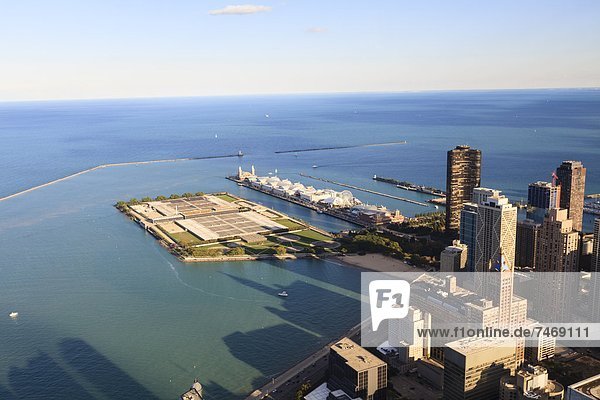 Vereinigte Staaten von Amerika  USA  Einkaufszentrum  hoch  oben  See  Kai  Nordamerika  Ansicht  Flachwinkelansicht  Olive  John Hancock Tower  Winkel  Chicago  Illinois  Michigan