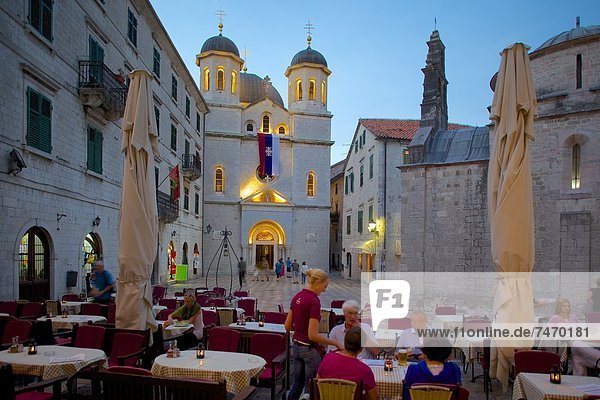 Europa Kirche Altstadt UNESCO-Welterbe russisch orthodox russisch-orthodox Abenddämmerung Kotor Montenegro