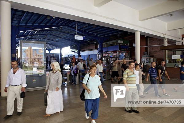 Truthuhn  Europa  Ende  Pendler  Nostalgie  Zug  Mittelpunkt  Istanbul  Haltestelle  Haltepunkt  Station  einstellen  Türkei