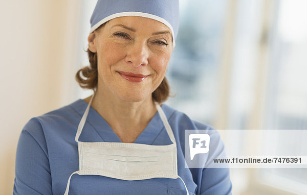 Porträt von lächelnd weibliche Chirurg
