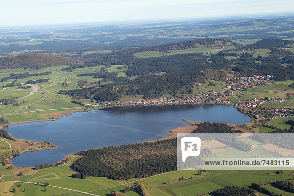 Luftaufnahme  Hopfensee im Ostallgäu  Allgäu  Bayern  Deutschland  Europa