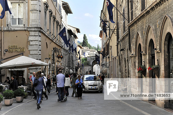 Old town alleyway  town centre of Assisi  Italy  Europe