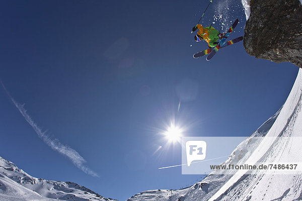 Österreich  Nordtirol  Reife Männer Skispringen