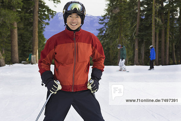 Mann  chinesisch  Ski  Kleidung  Fahrgestell  Schnee
