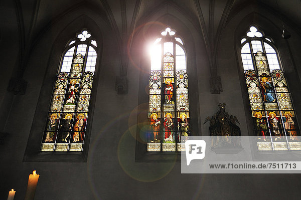 Fenster in der Sakramentskapelle im Eichstätter Dom  Eichstätt  Bayern  Deutschland  Europa