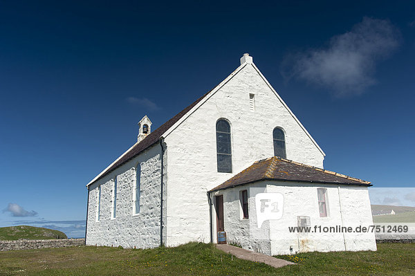 Fair Isle Kirk  Church of Scotland  von 1892  am 15. Oktober 2006 nach ausführlichen Renovierungsarbeiten wieder eröffnet  Fair Isle  Shetlands  Schottland  Großbritannien  Europa