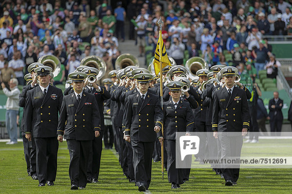 Seekadetten vor dem NCAA Football-Spiel zwischen der Navy Marine und Notre Dame am 1. September 2012 in Dublin Irland Europa
