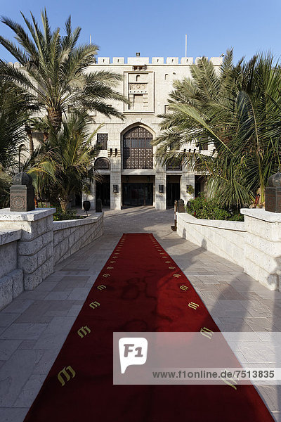 Arabischer Palast  Madinat Jumeirah  künstlich geschaffene Stadt im Stil des alten Arabien  Dubai  Vereinigte Arabische Emirate  Naher Osten  Asien