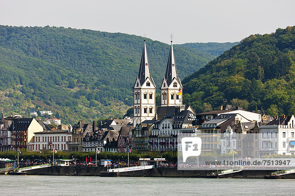 Rheinfront von Boppard mit St.-Severus-Kirche  Rheinland-Pfalz  Deutschland  Europa